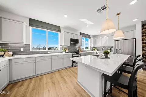 Kitchen - 542 Via Zibello, Camarillo, CA 93012 photo 4 of 8