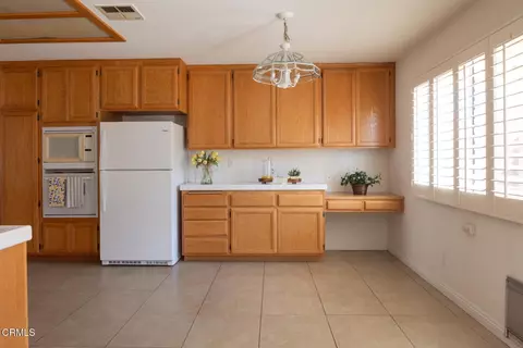 Kitchen - 708 Binnacle St, Oxnard, CA 93035 photo 5 of 5