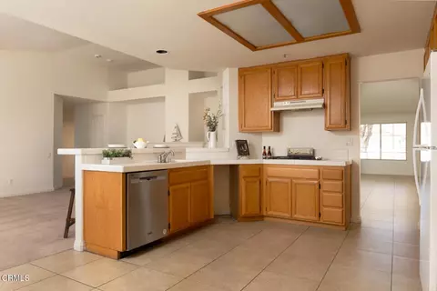 Kitchen - 708 Binnacle St, Oxnard, CA 93035 photo 2 of 5