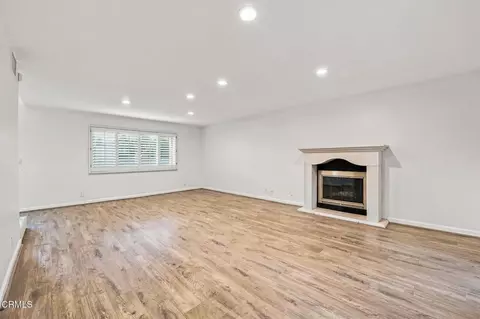 Living - 1128 El Monte Dr, Simi Valley, CA 93065 photo 3 of 5