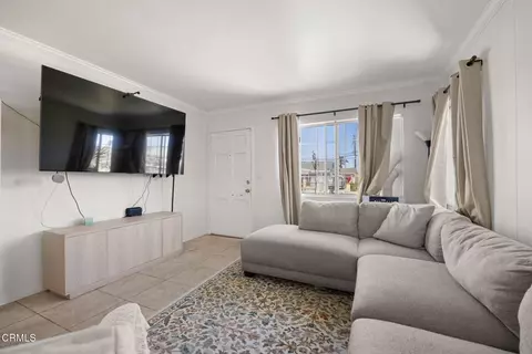 Living - 208 Lark St, Oxnard, CA 93033 photo 2 of 2
