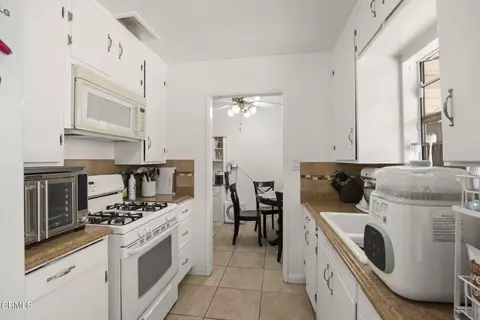 Kitchen - 208 Lark St, Oxnard, CA 93033 photo 3 of 3