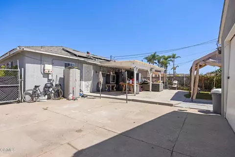 Exterior - 208 Lark St, Oxnard, CA 93033 photo 4 of 7
