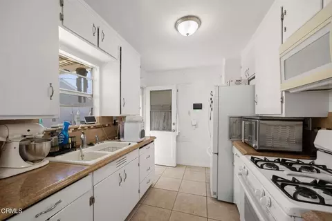 Kitchen - 208 Lark St, Oxnard, CA 93033 photo 1 of 3