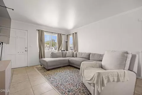 Living - 208 Lark St, Oxnard, CA 93033 photo 1 of 2