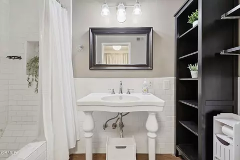 Bath - 1300 Bluebell St, Oxnard, CA 93036 photo 1 of 8
