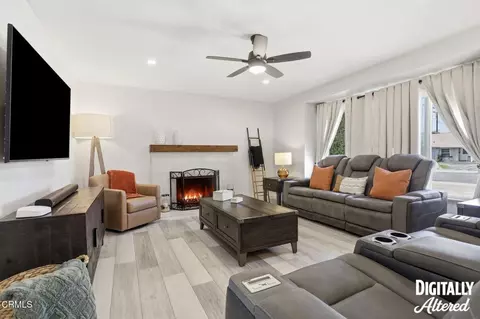 Living - 1300 Bluebell St, Oxnard, CA 93036 photo 2 of 8