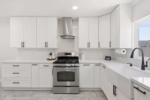 Kitchen - 1300 Bluebell St, Oxnard, CA 93036 photo 2 of 4