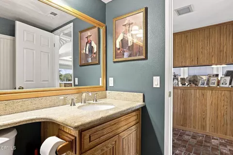 Bath - 142 Spindlewood Ave, Camarillo, CA 93012 photo 1 of 6