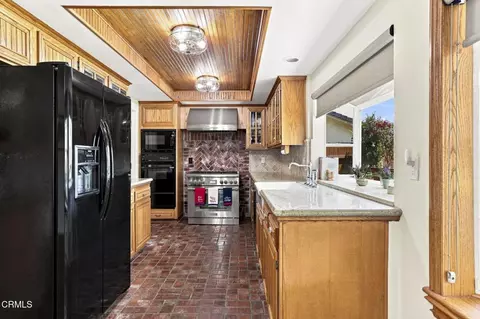 Kitchen - 142 Spindlewood Ave, Camarillo, CA 93012 photo 2 of 7
