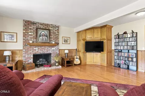 Living - 142 Spindlewood Ave, Camarillo, CA 93012 photo 7 of 7
