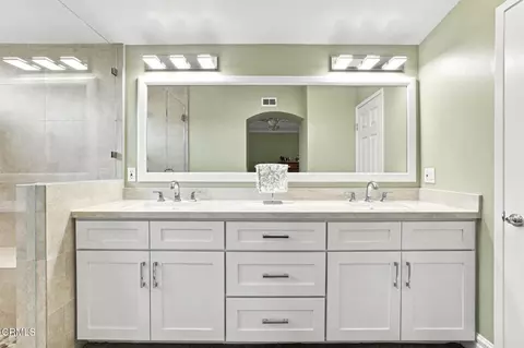 Bath - 142 Spindlewood Ave, Camarillo, CA 93012 photo 3 of 6