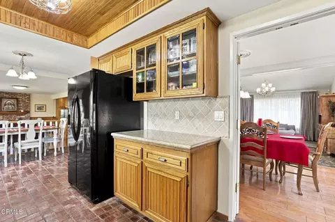 Kitchen - 142 Spindlewood Ave, Camarillo, CA 93012 photo 6 of 7
