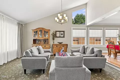 Living - 142 Spindlewood Ave, Camarillo, CA 93012 photo 2 of 7