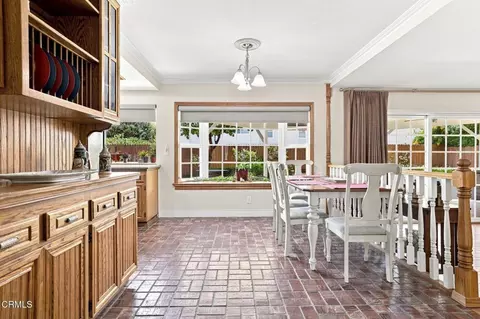Dining - 142 Spindlewood Ave, Camarillo, CA 93012 photo 4 of 5