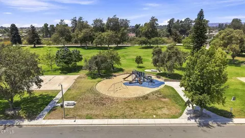 View/Area - 142 Spindlewood Ave, Camarillo, CA 93012 photo 8 of 11