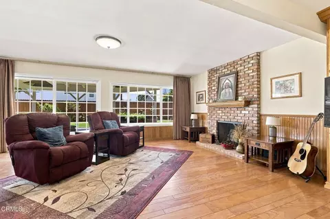 Living - 142 Spindlewood Ave, Camarillo, CA 93012 photo 5 of 7