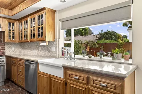 Kitchen - 142 Spindlewood Ave, Camarillo, CA 93012 photo 7 of 7