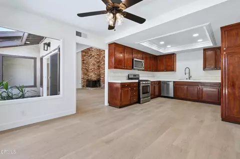 Entry Way - 963 Palmer Ave, Camarillo, CA 93010 photo 3 of 5