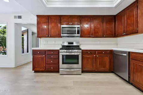 Kitchen - 963 Palmer Ave, Camarillo, CA 93010 photo 2 of 2