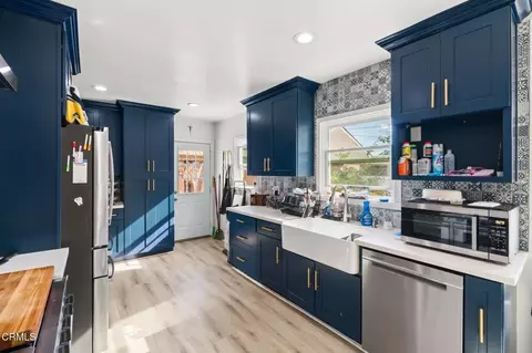 Kitchen - 439 Deodar Ave, Oxnard, CA 93030 photo 8 of 8