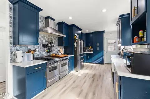 Kitchen - 439 Deodar Ave, Oxnard, CA 93030 photo 6 of 8