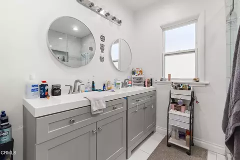 Bath - 439 Deodar Ave, Oxnard, CA 93030 photo 2 of 6