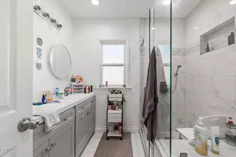 Bath - 439 Deodar Ave, Oxnard, CA 93030 photo 1 of 6