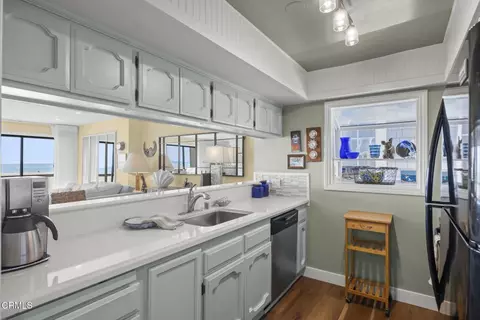 Kitchen - 3949 Ocean Dr, Oxnard, CA 93035 photo 1 of 3