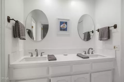Bath - 3949 Ocean Dr, Oxnard, CA 93035 photo 4 of 5
