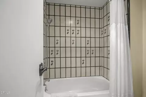 Bath - 3949 Ocean Dr, Oxnard, CA 93035 photo 2 of 5