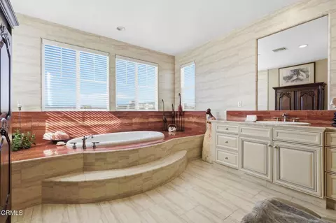 Bath - 4061 Farralon Way, Oxnard, CA 93035 photo 3 of 8
