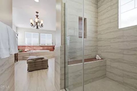Bath - 4061 Farralon Way, Oxnard, CA 93035 photo 2 of 8