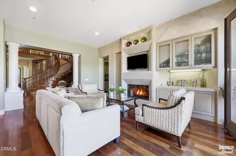 Living - 4061 Farralon Way, Oxnard, CA 93035 photo 3 of 5