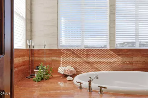 Bath - 4061 Farralon Way, Oxnard, CA 93035 photo 5 of 8