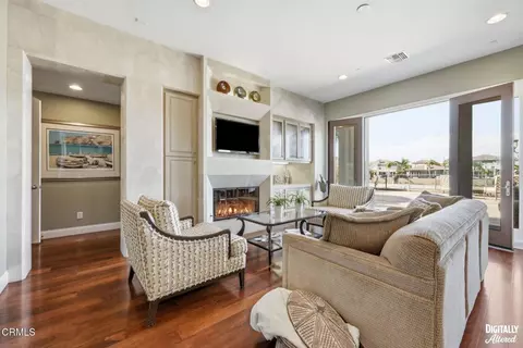 Living - 4061 Farralon Way, Oxnard, CA 93035 photo 2 of 5