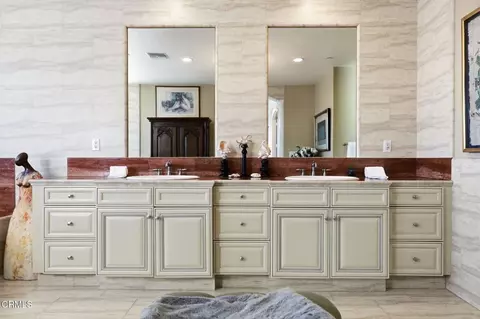 Bath - 4061 Farralon Way, Oxnard, CA 93035 photo 1 of 8