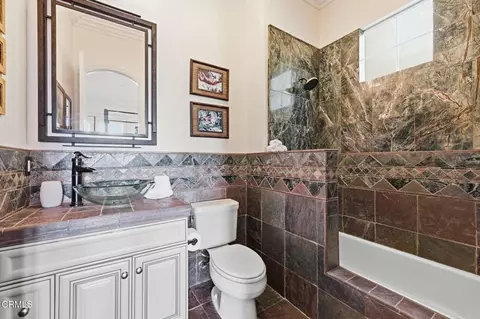 Bath - 4061 Farralon Way, Oxnard, CA 93035 photo 7 of 8