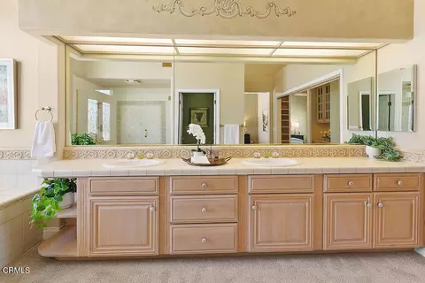 Bath - 2123 Bennington Ct, Thousand Oaks, CA 91360 photo 5 of 7