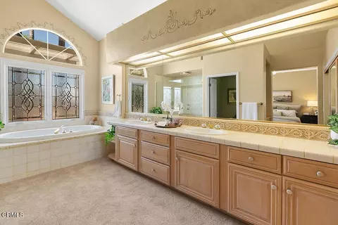 Bath - 2123 Bennington Ct, Thousand Oaks, CA 91360 photo 3 of 7