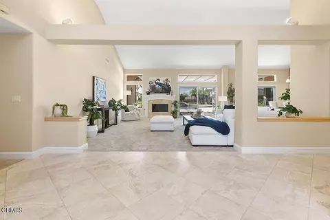 Entry Way - 2123 Bennington Ct, Thousand Oaks, CA 91360 photo 2 of 4