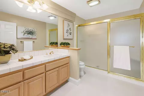 Bath - 2123 Bennington Ct, Thousand Oaks, CA 91360 photo 2 of 7