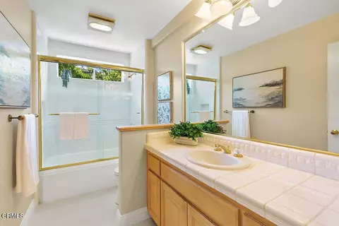 Bath - 2123 Bennington Ct, Thousand Oaks, CA 91360 photo 1 of 7