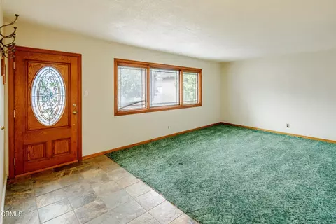 Living - 411 E Yucca St, Oxnard, CA 93033 photo 2 of 4