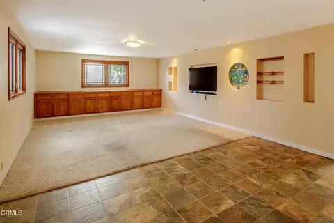 Living - 411 E Yucca St, Oxnard, CA 93033 photo 3 of 4