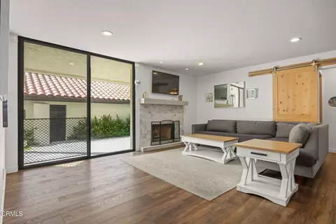 Living - 2274 Martinique Ln, Oxnard, CA 93035 photo 1 of 3