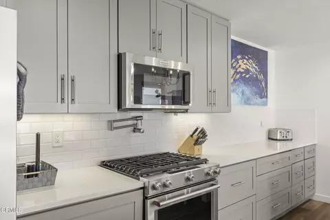 Kitchen - 2274 Martinique Ln, Oxnard, CA 93035 photo 6 of 6