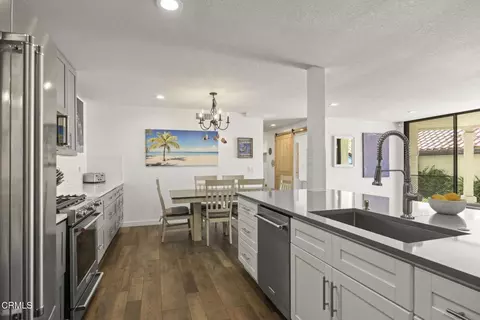 Kitchen - 2274 Martinique Ln, Oxnard, CA 93035 photo 5 of 6