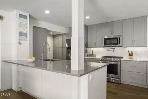 Kitchen - 2274 Martinique Ln, Oxnard, CA 93035 photo 1 of 6