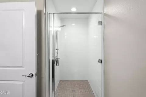 Bath - 628 Mustang St, Camarillo, CA 93010 photo 2 of 4
